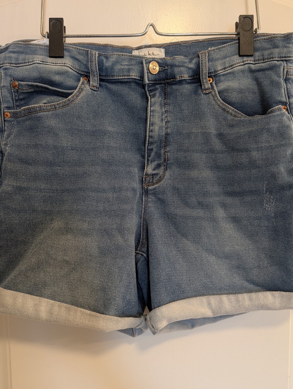 Denim Roll-Cuff Women's Shorts - Light Blue